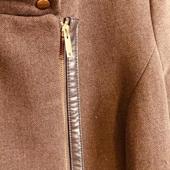 Warm and light good quality coat. - Picture 4 of 8